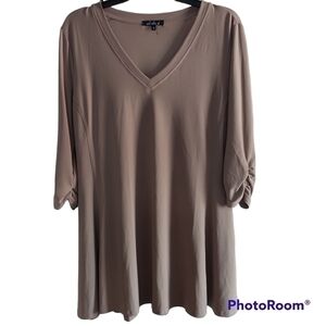 Aliska d. Tan Tunic Fit & Flair Top M
